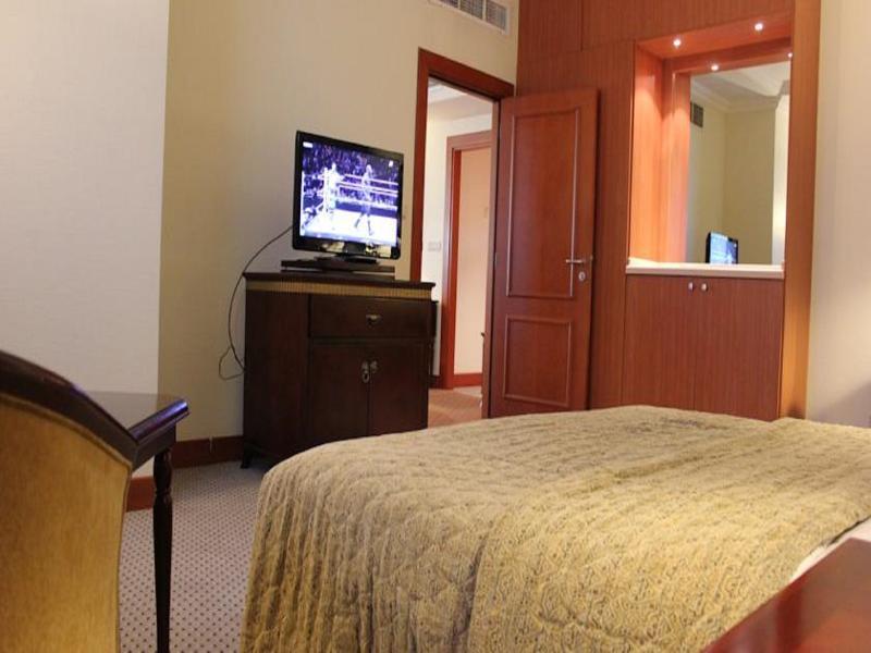 Golden Hotel 2*