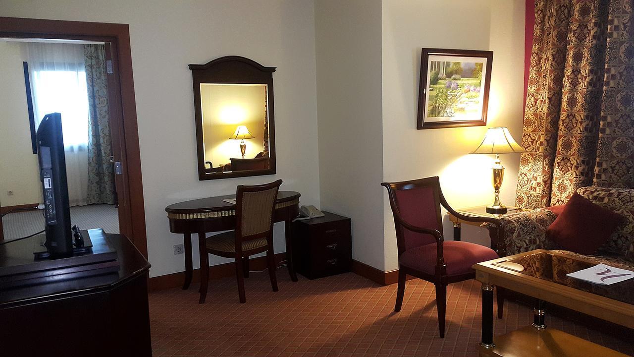 Golden Hotel 2*